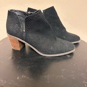 Lucky Brand Textured Black Ankle Booties